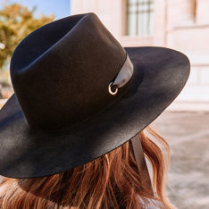 Model wearing a black Magda felt hat - Atelier Donoma
